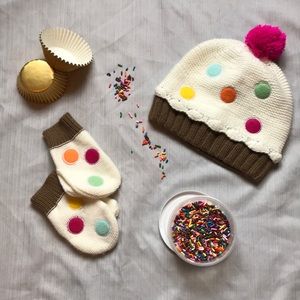 Cupcake toddler / little girls hat and mitten set